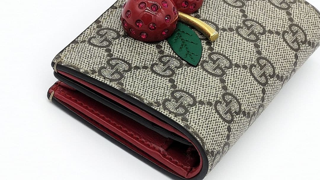 （美品）GUCCI 二つ折り財布GGスプリームベージュハイビスカスレッド箱袋付き
