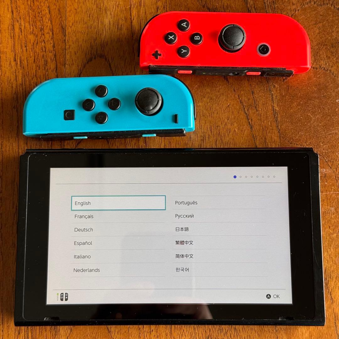 わ*ー様 Nintendo Switch 本体 青/赤 ジョイコン付き