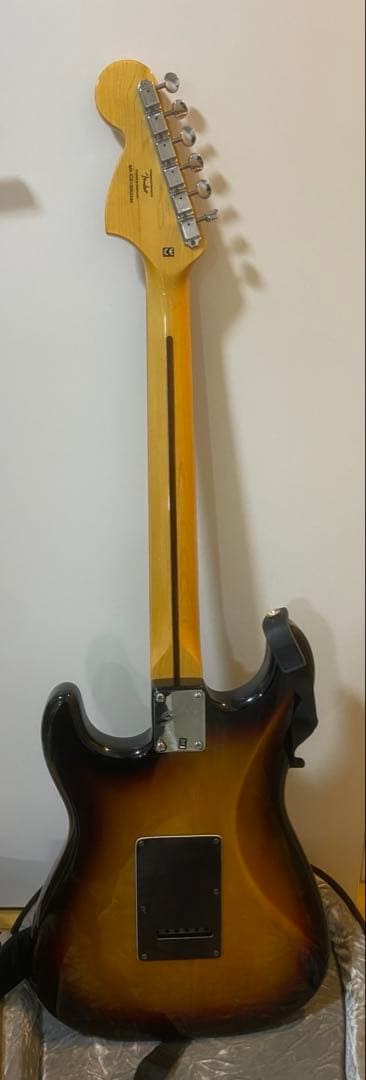 騎*谷様 【Squier Stratocaster エレキギター ケース付き】