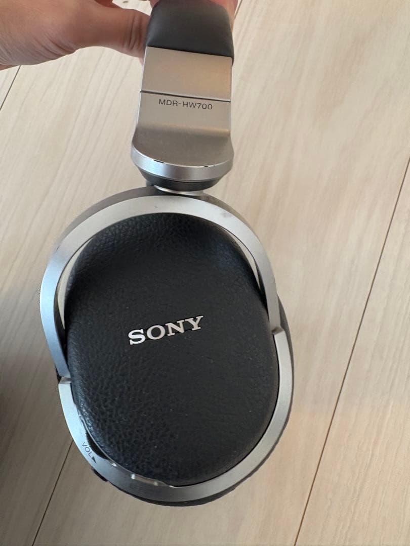【美品】SONY ワイヤレスサラウンドヘッドホン MDR-HW700