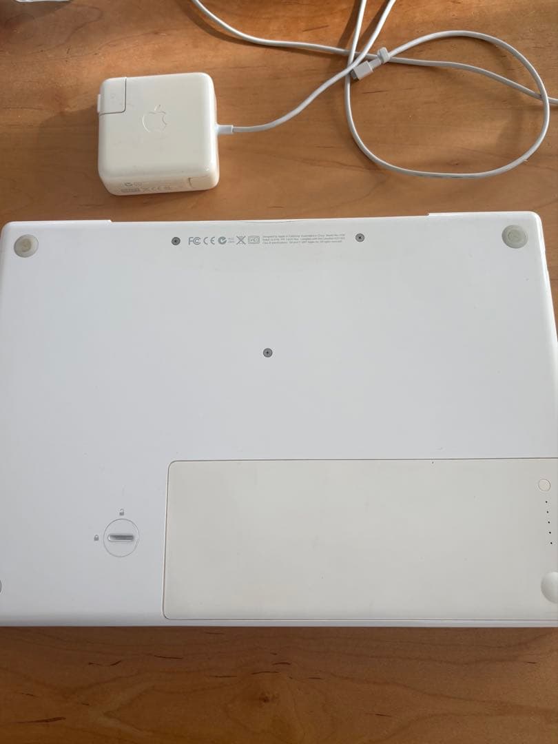 【HDD→SSD換装済み】MacBook 5.2（2009年）【ジャンク品扱い】