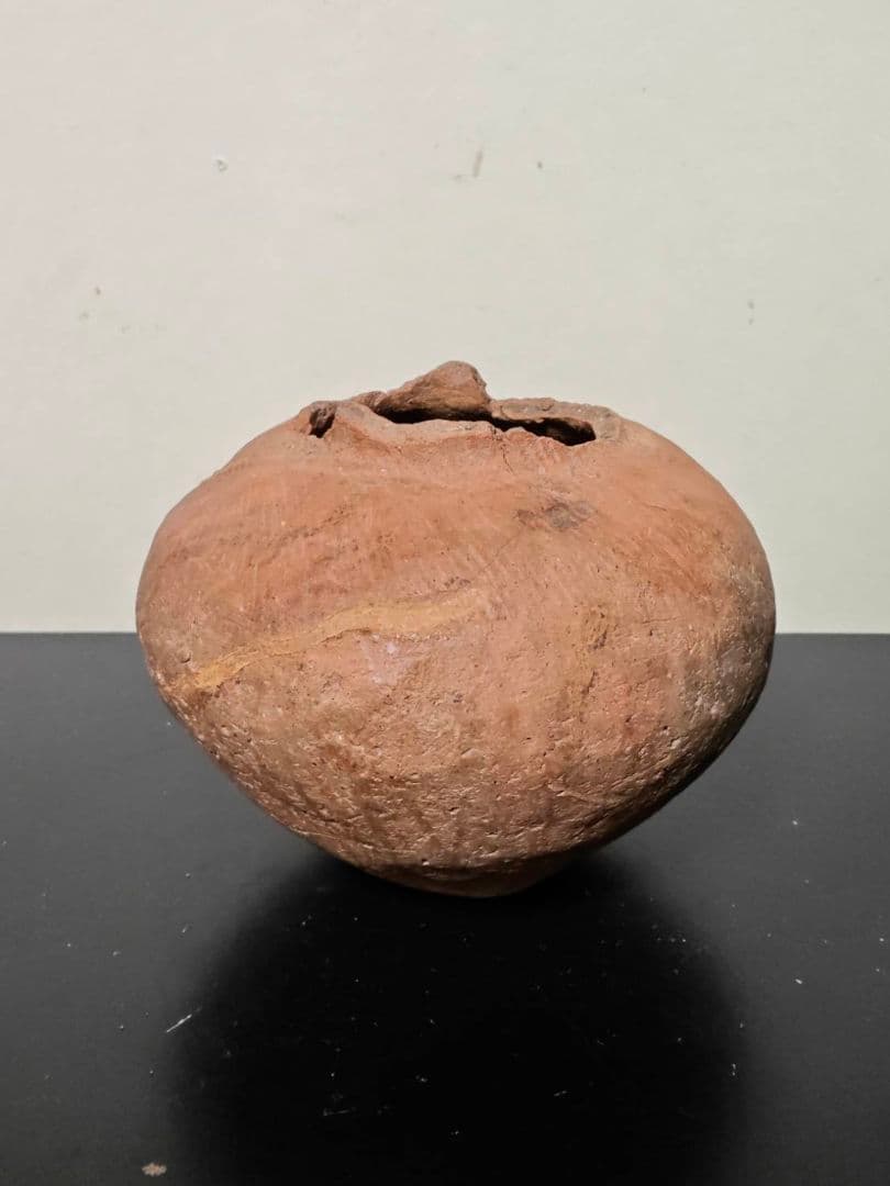 朱く艷やかな弥生土器　考古発掘品　土器　日本の美　古美術　花呼ぶ器