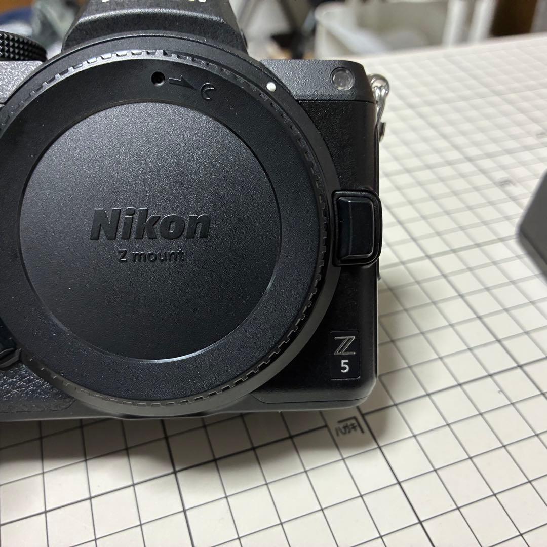Nikon Z5 ボディ、バッテリー充電器セット