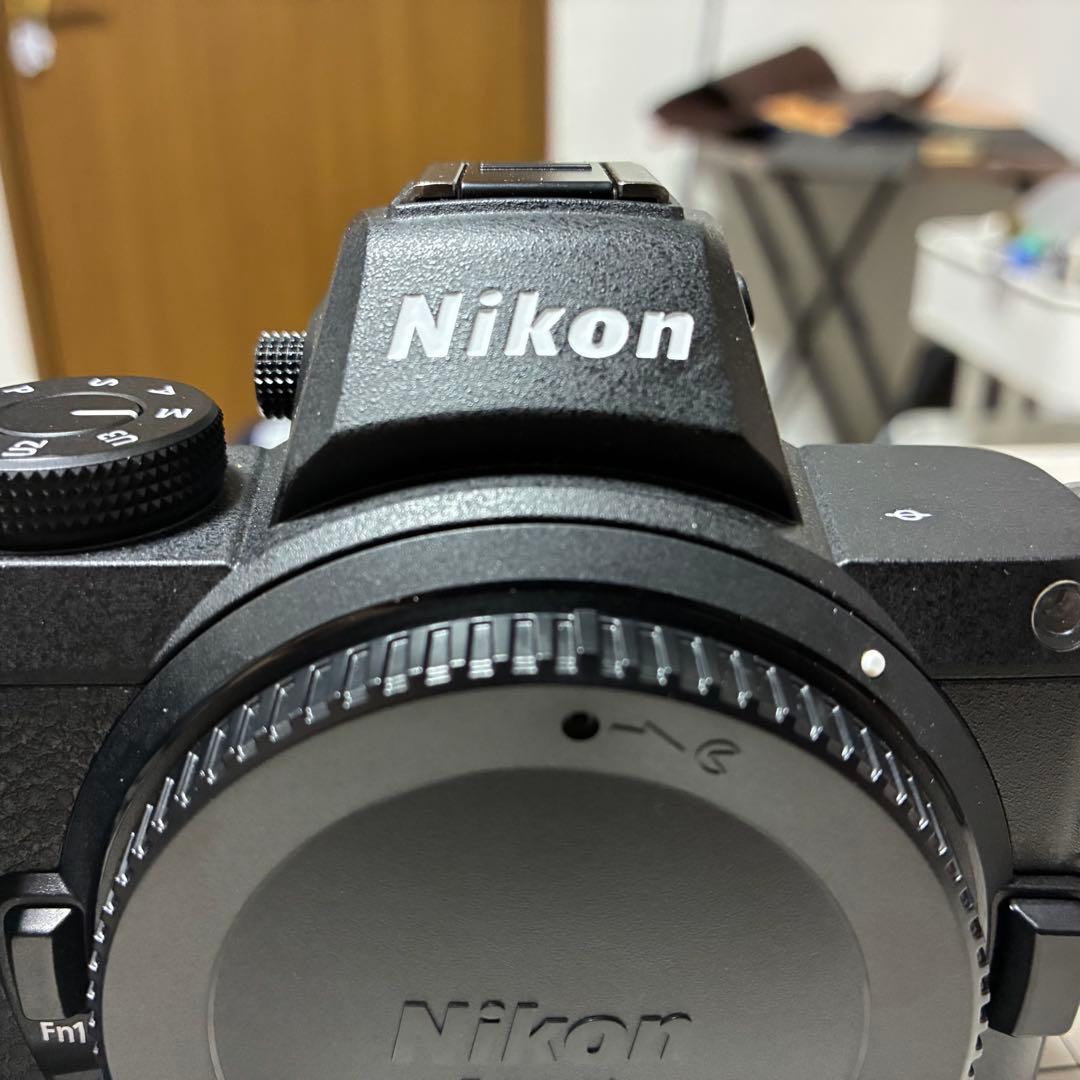 Nikon Z5 ボディ、バッテリー充電器セット