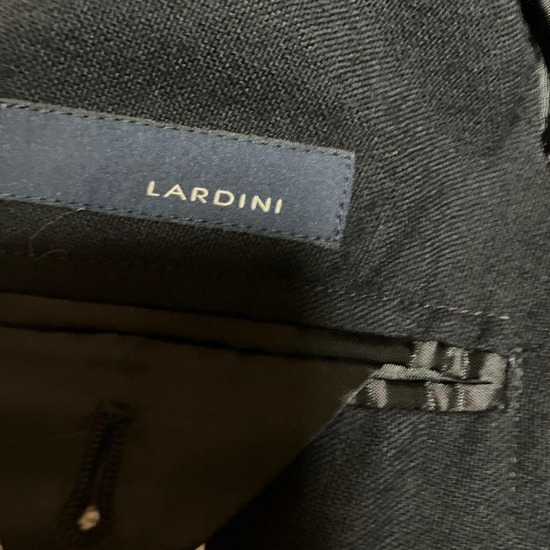 LARDNIのダークブルー ダブルブレスト テーラードジャケット