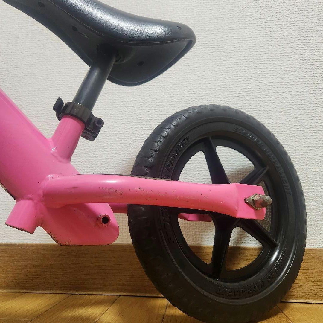 ストライダー STRIDER ピンク　キックバイク(おまけ付　手のひら膝肘パッド