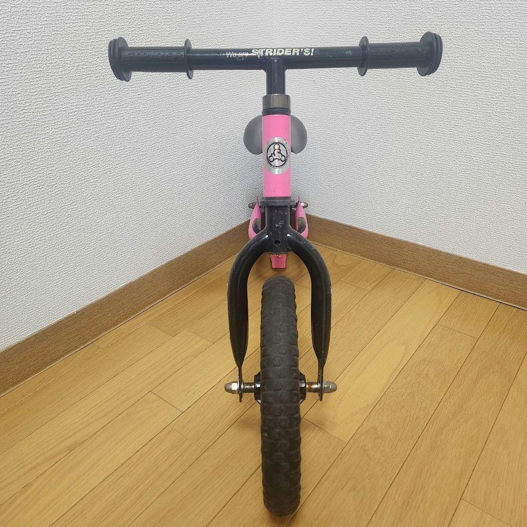 ストライダー STRIDER ピンク　キックバイク(おまけ付　手のひら膝肘パッド