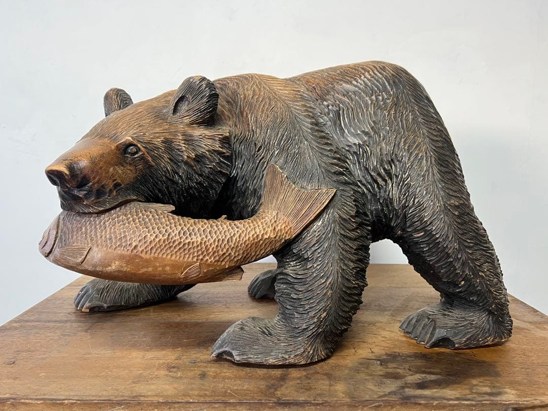 クマの彫刻　木彫　オブジェ