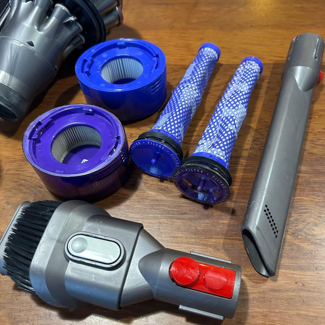 Dyson v8 slim fluffy sv10k 本体と付属品