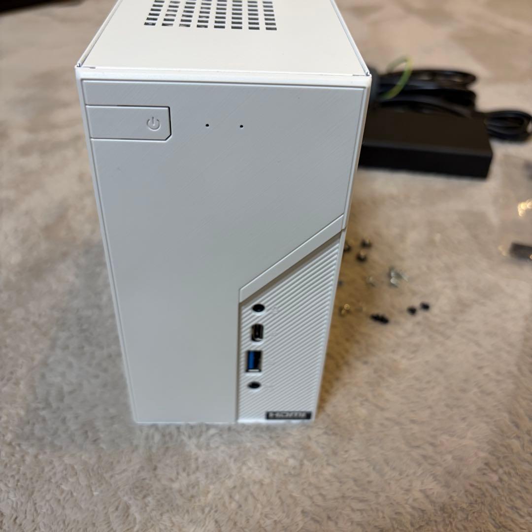 ASRock DeskMini X600 ホワイト ベアボーンキットAM5対応