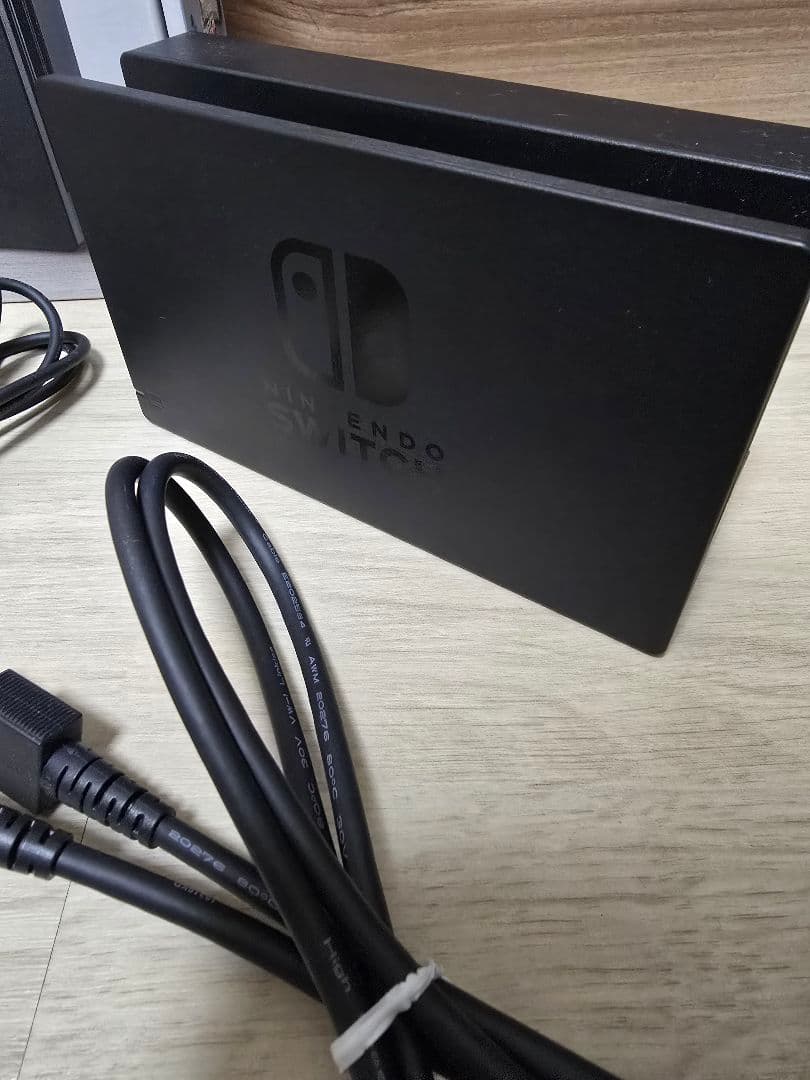 任天堂スイッチ　Switch本体 ハードケース・フィルム付属　特典多数付き