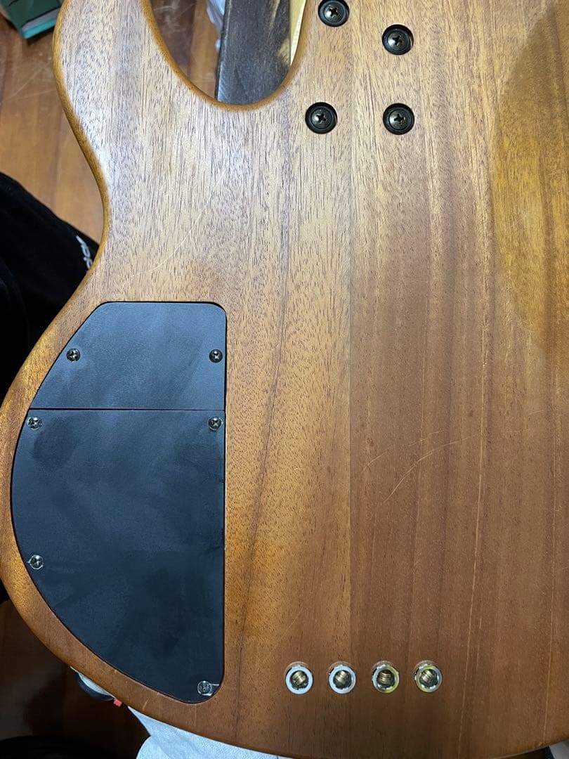 S*i様 エレキベース　Ibanez ATK1300