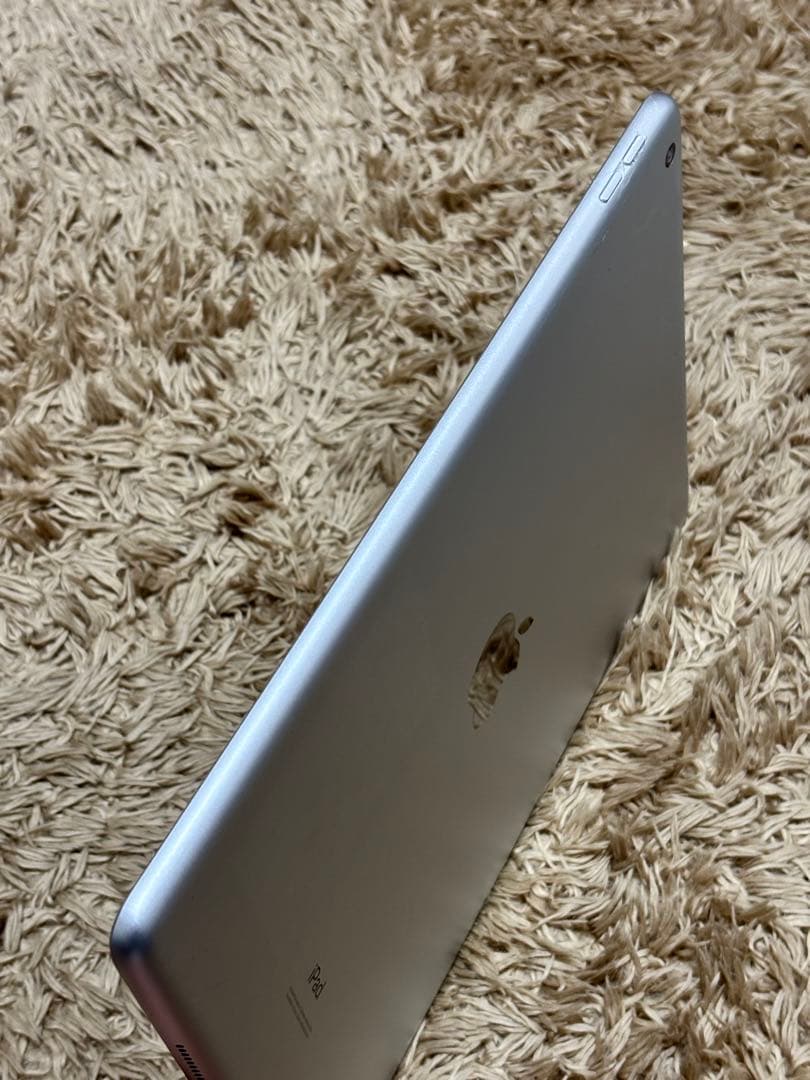 Apple iPad 第8世代　128GB 訳あり（音量↑ボタン不良）
