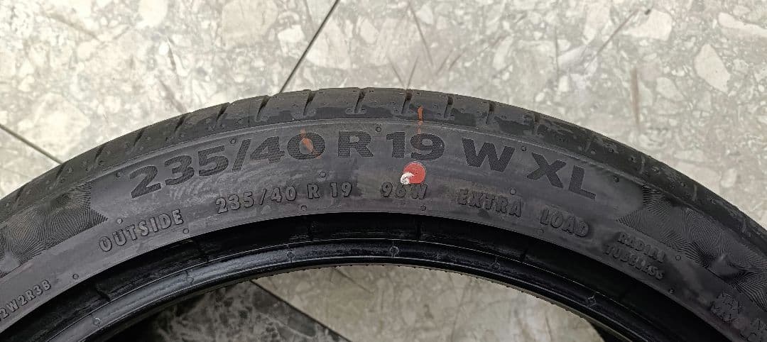 Continental 2025年製　235/40R19 4本セット
