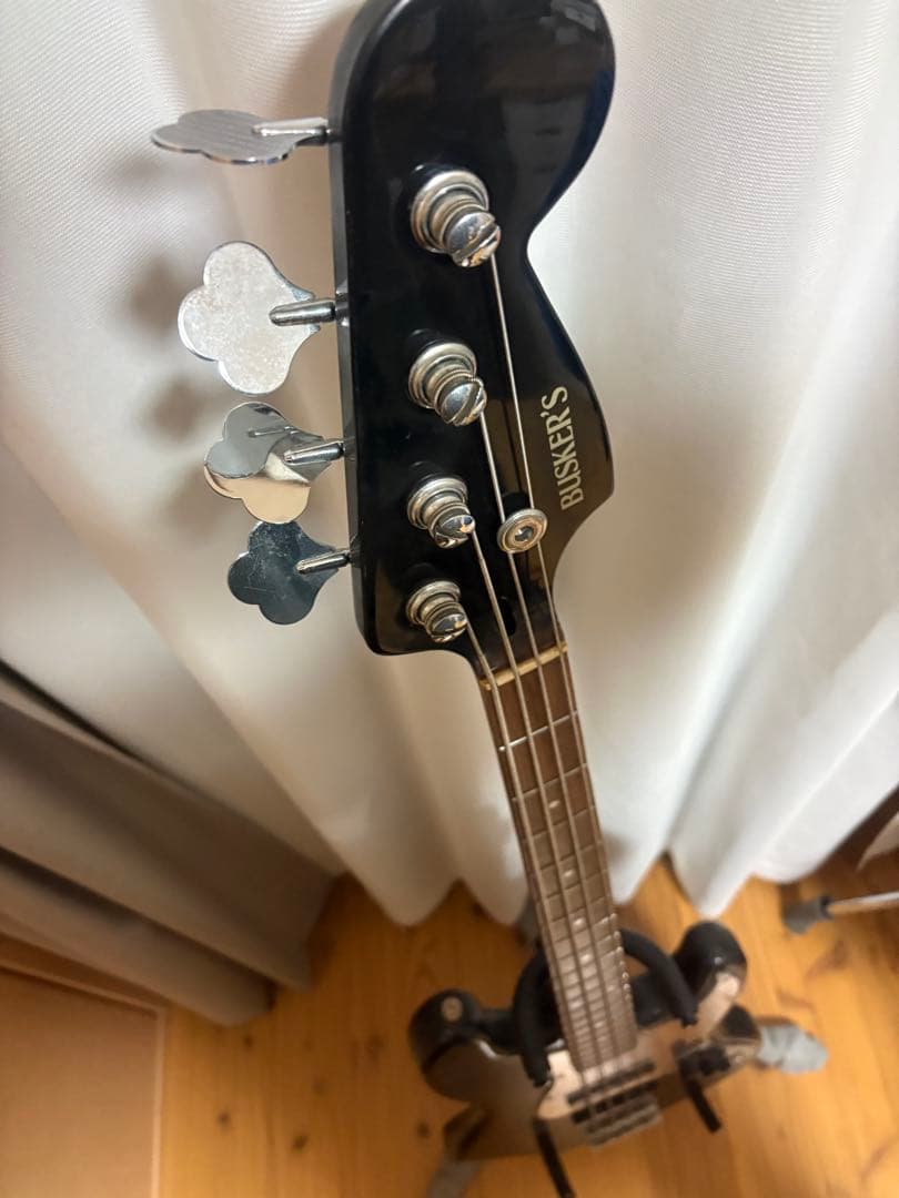 Busker's（バスカーズ）ベース　ジャズベース　シールド、ピック付属