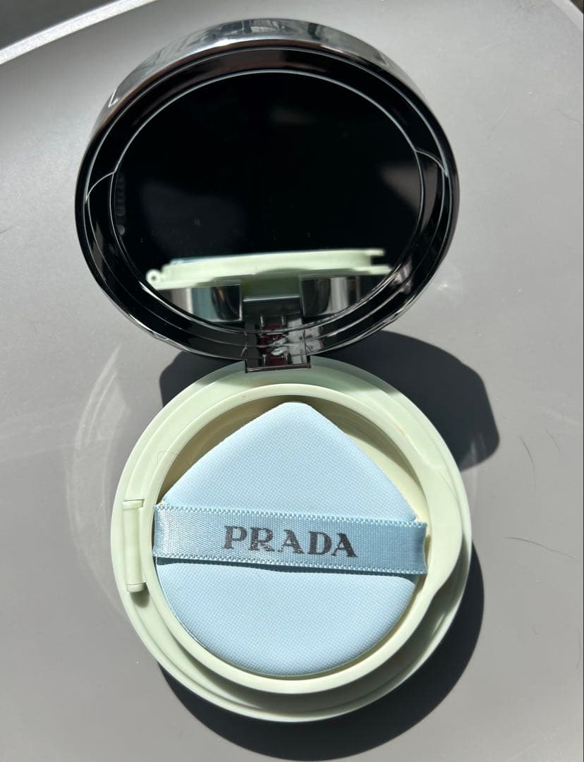 PRADA クッションファンデーション限定パッケージ LC5