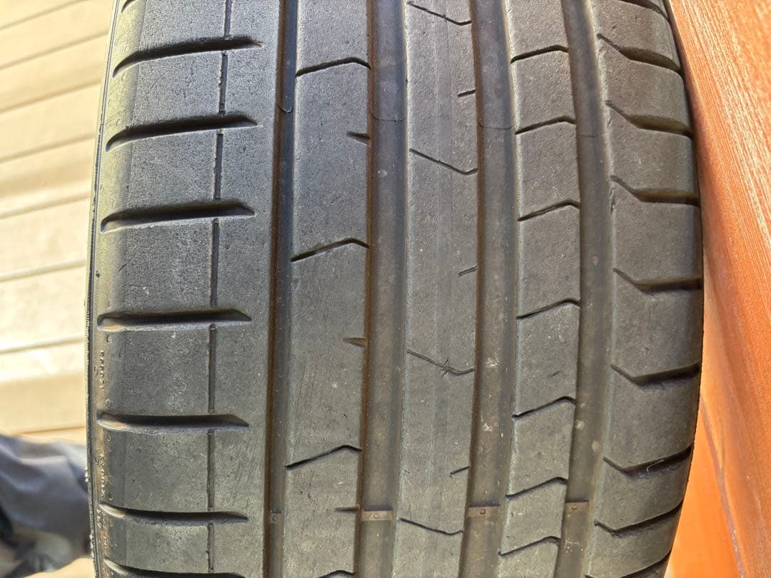 タイヤ・ホイール PIRELLI 255/40R21 P-ZERO