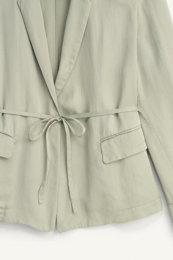新品 ZARA LIMITED EDITION 流れるようなブレザー 緑色 M