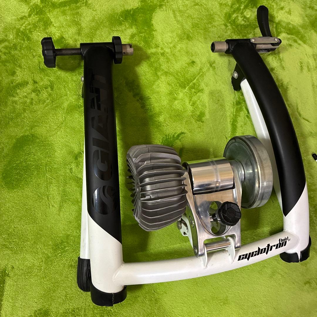 Giant cyclotron fruid st サイクルトレーナー　giant