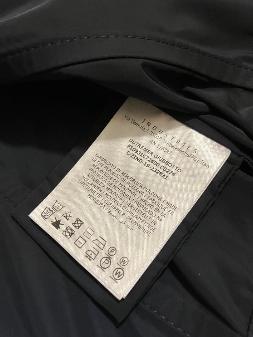 Moncler モンクレール　フリルの素敵なスプリングコート