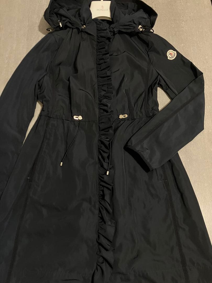 Moncler モンクレール　フリルの素敵なスプリングコート