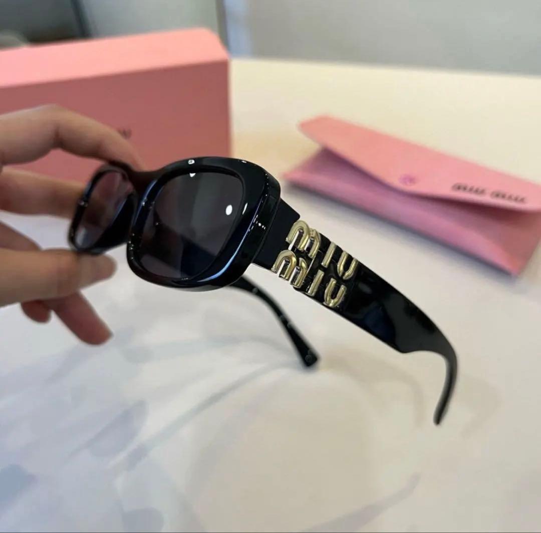 ♡miu miu サングラス ブラック スクエアフレーム ゴールド