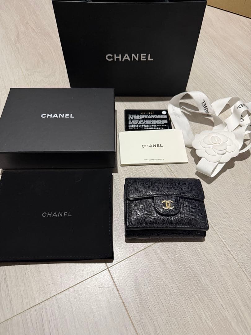 CHANEL クラシックスモールフラップウォレット　キャビアスキン　三つ折り財布