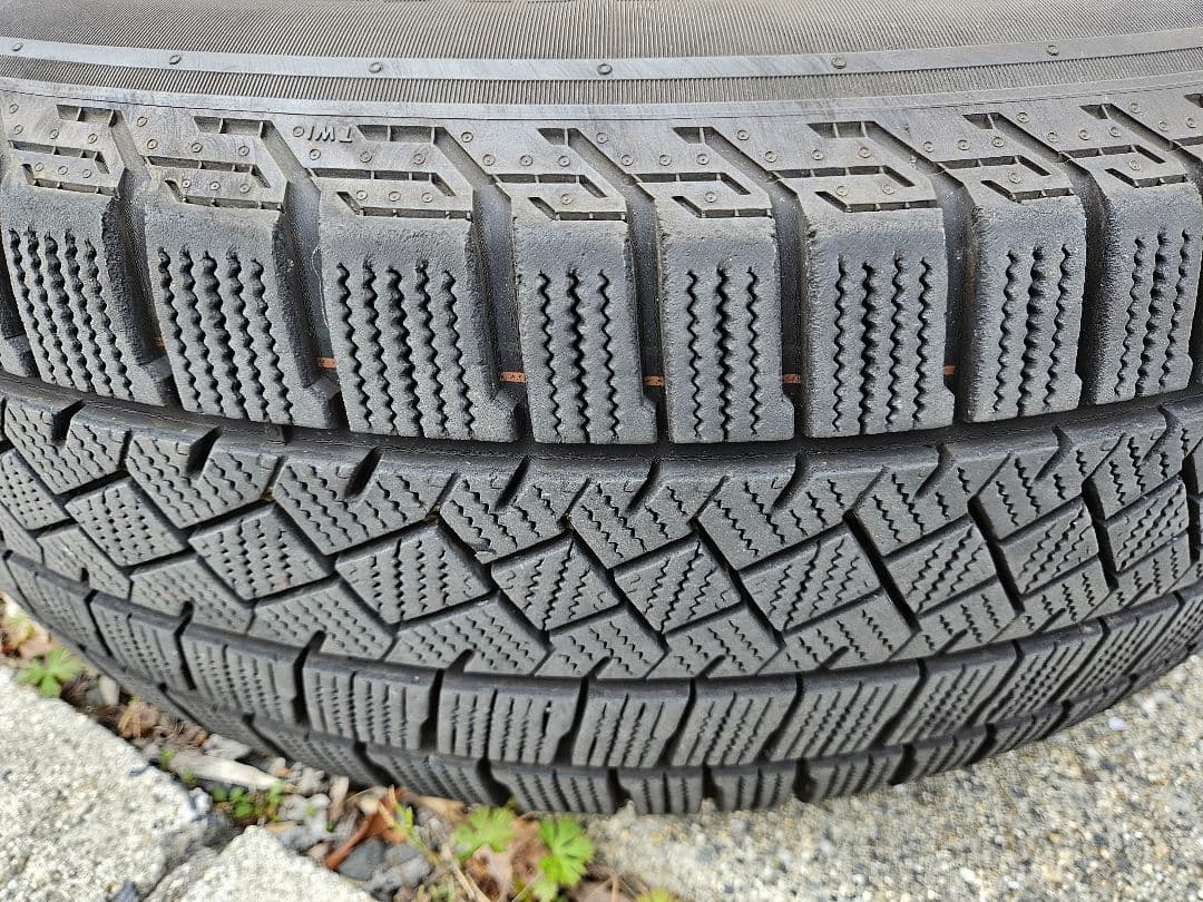 スタッドレスタイヤ+ホイール 215/65 R16 ヴェルファイア