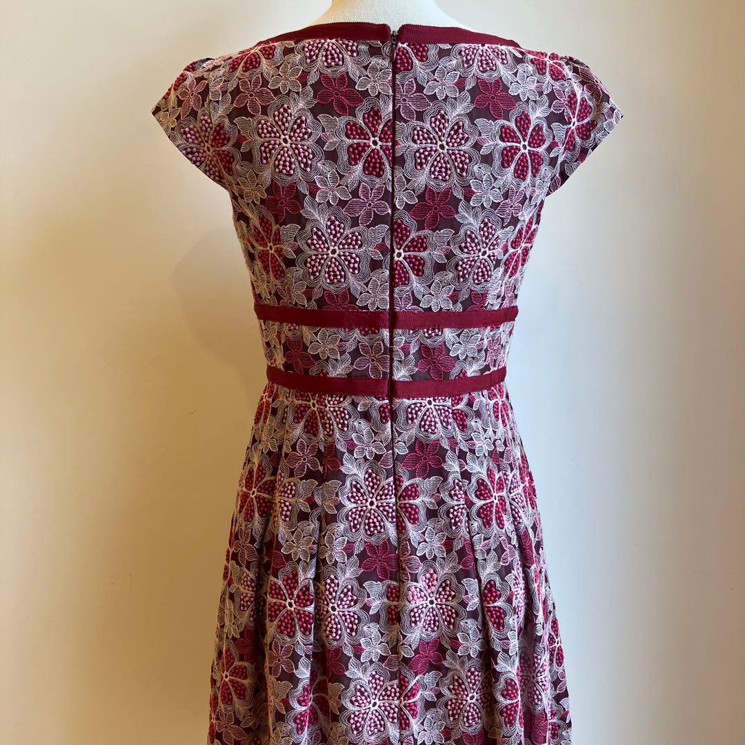 トッカワンピース　花柄総刺繍　赤　TOCCA