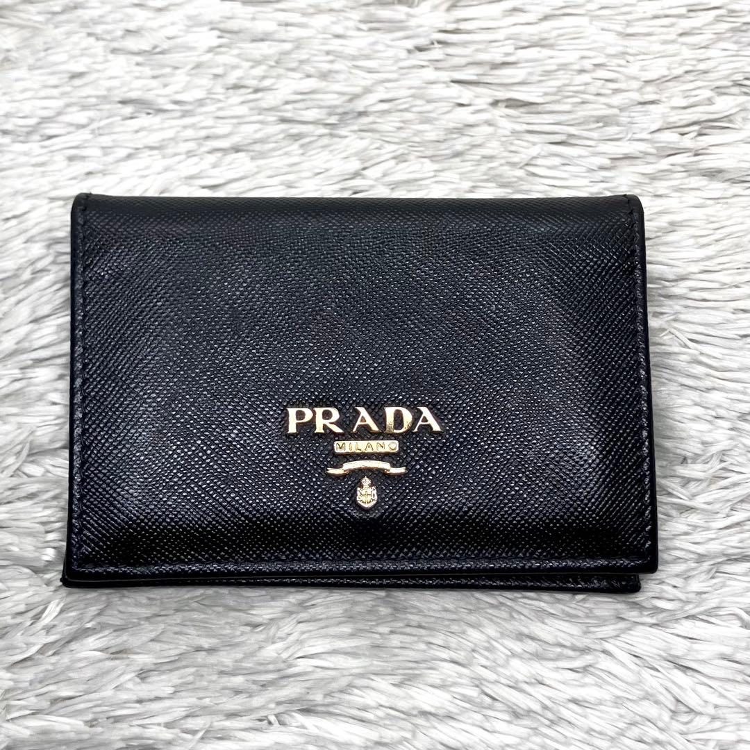 極美品✨ PRADA 名刺入れ カードケース サフィアーノ ブラック メタルロゴ