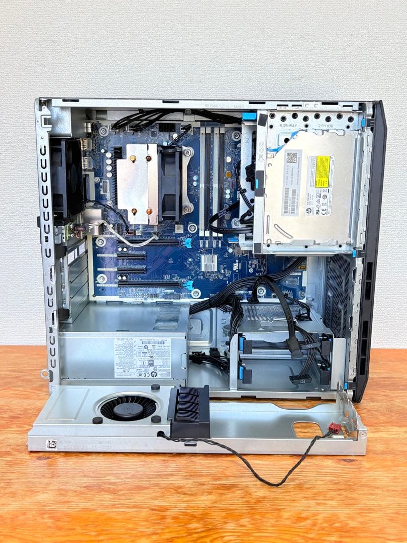 ベアボーン状態のHP Z2 Tower G5 （Xeon W-1250付き）