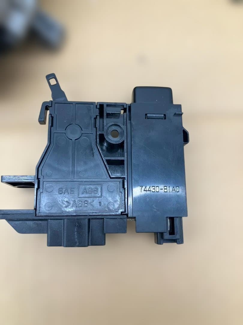 スズキ キャリー　H29年　型式EBD-DA16T A/Cエアコンコンプレッサー