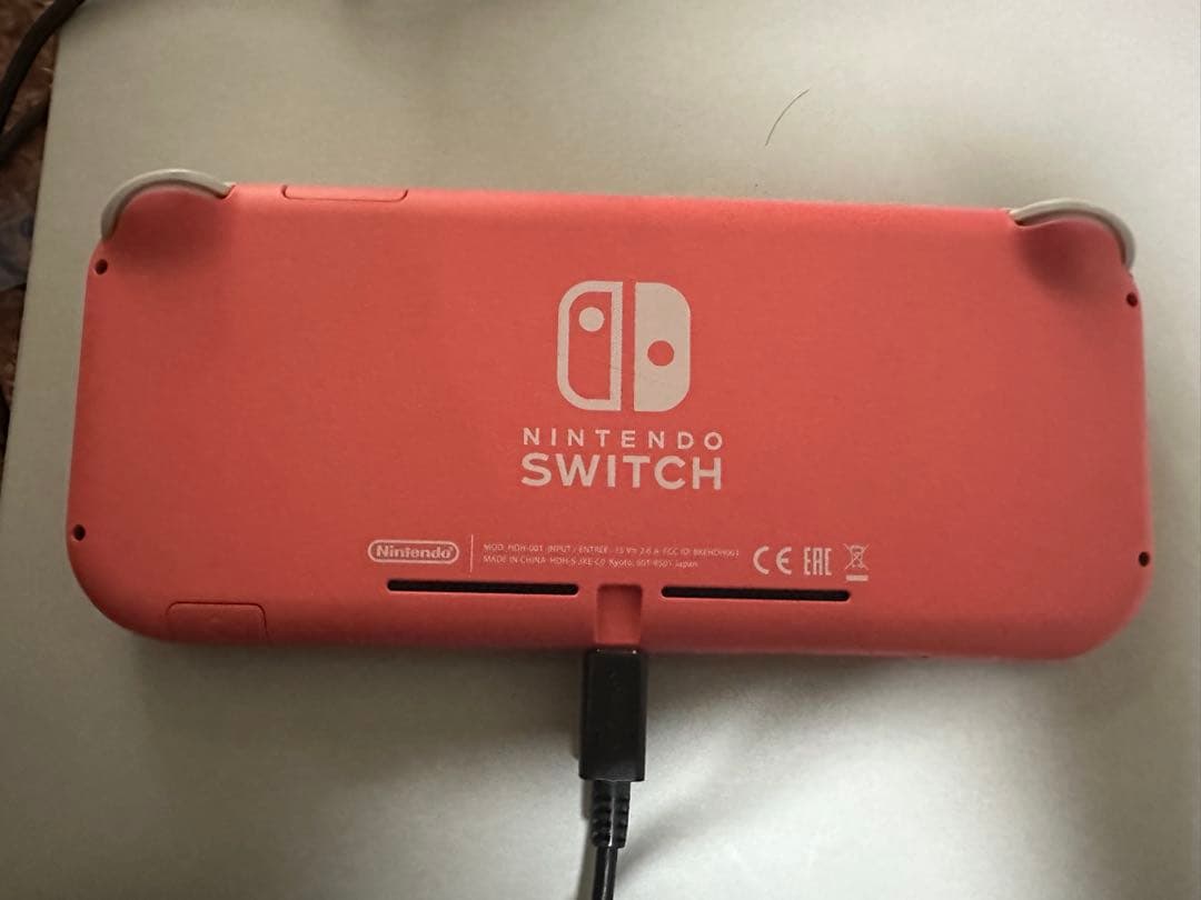 中古品　充電器付属　￼初期化します　switch LITE