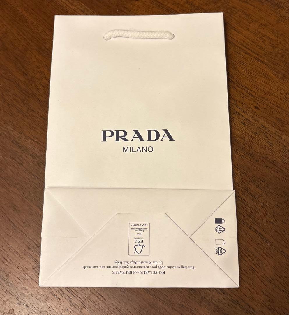 【新品未使用】プラダ　三つ折り財布