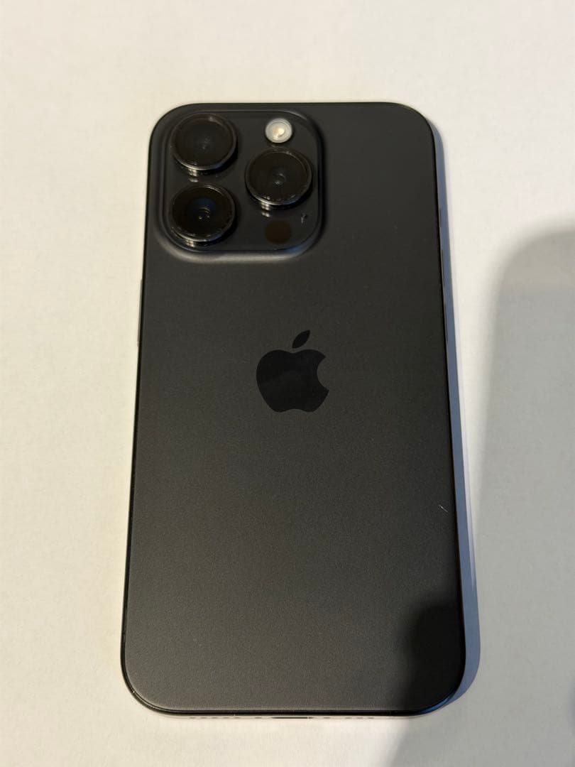 Apple iPhone 15 Pro 本体　画面割れ有