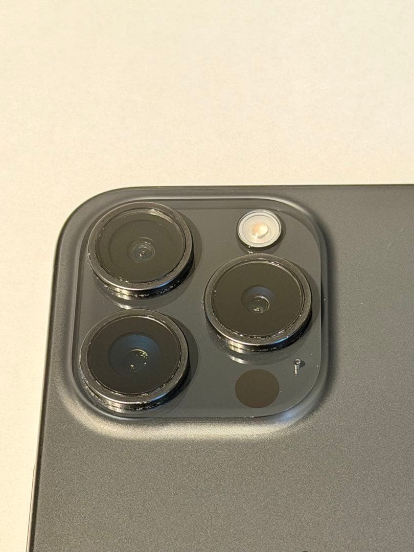 Apple iPhone 15 Pro 本体　画面割れ有
