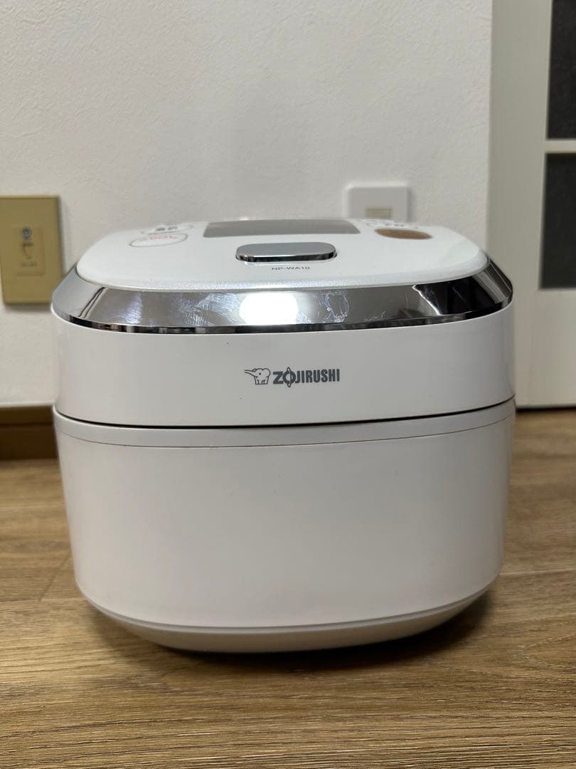 ZOJIRUSHI 圧力IH炊飯ジャー　極め炊きNP-WA10 2013年製