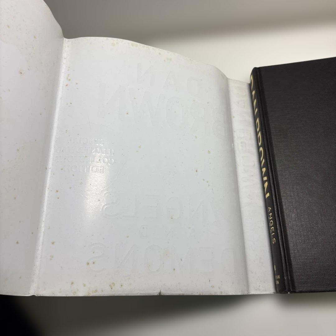 洋書 Angels And Demons: Illustrated Edition