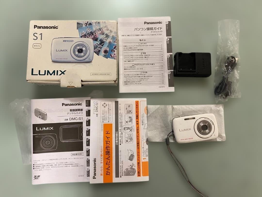 パナソニック　LUMIX　DMC-S1　デジタルカメラ　ホワイト
