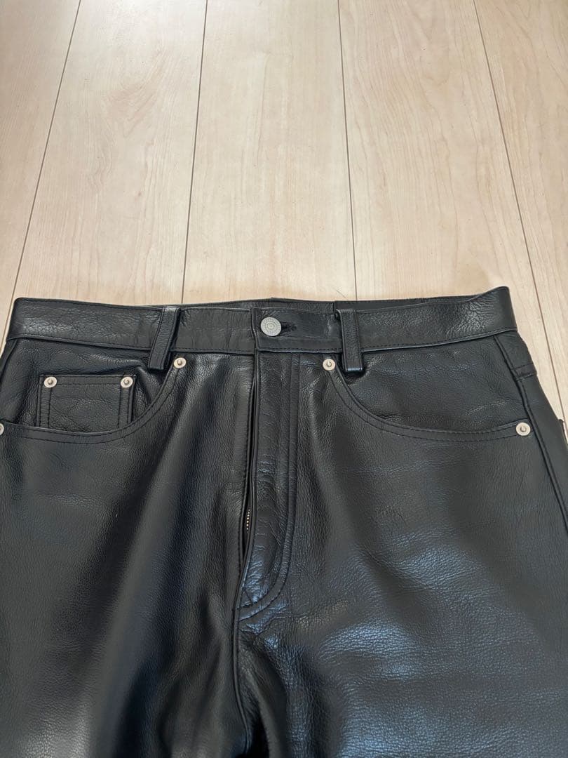ブラックレザー パンツ
