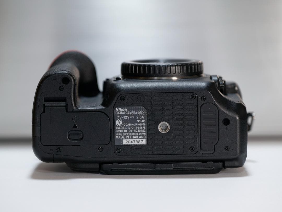 【撮影枚数 16466枚】Nikon D500 ボディ 付属品あり 薄傷あり