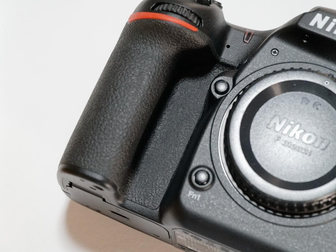 【撮影枚数 16466枚】Nikon D500 ボディ 付属品あり 薄傷あり