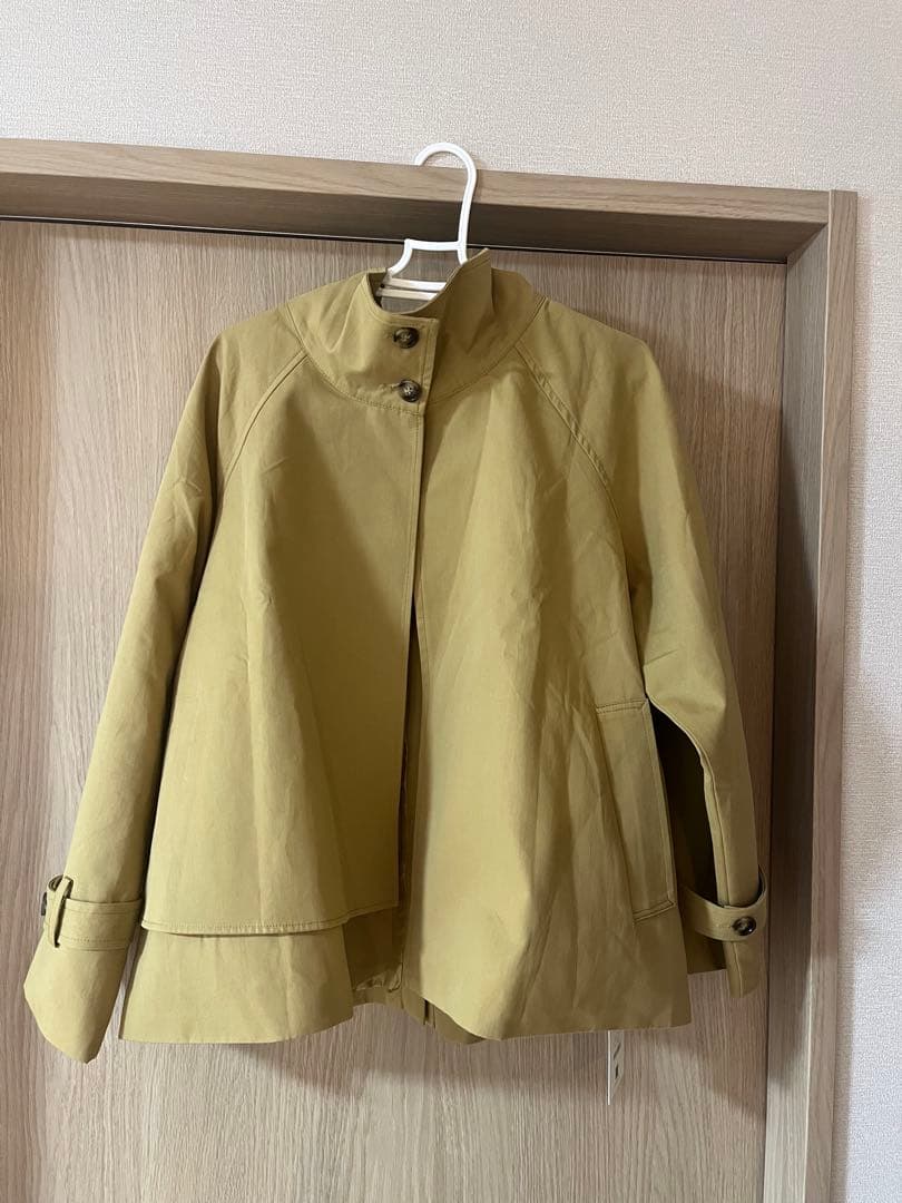 ⭐︎めめ　新品未使用品　HALF CAPE SHORT TRENCH