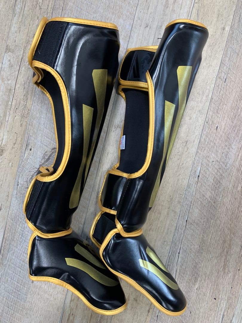 ご*う様 【新品】キックボクシングべヌムレガースMサイズ